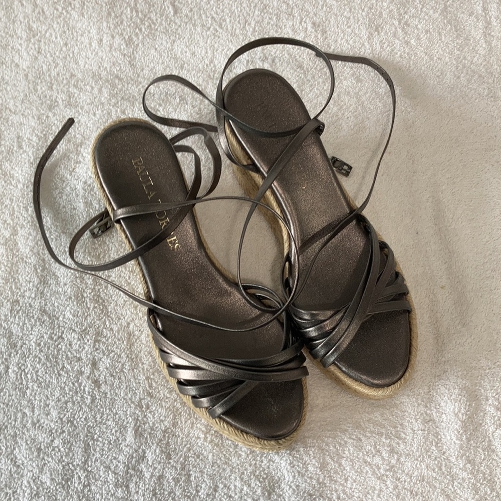 EUC Paula Torres ALICIA SILVER WEDGE SANDAL Size 6